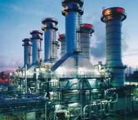 Das Mehrwellen Gas-und Dampfturbinen(GuD)-Kraftwerk vom Typ SCC5-2000E in Paka, Malaysia. Hier kommen zwei Gasturbinen des Typs SGT5-2000E zum Einsatz.

The photo shows the multi-shaft combined cycle power plant (CCPP) of type SCC5-2000E in Paka, Malaysia. The plant is equipped with two SGT5-2000E gas turbines.